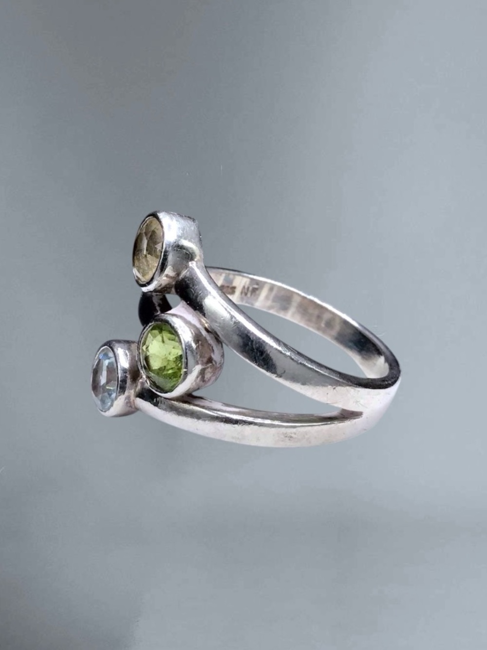 🌺Vintage Sterling & Three Gemstone Ring - Picture 3 of 10